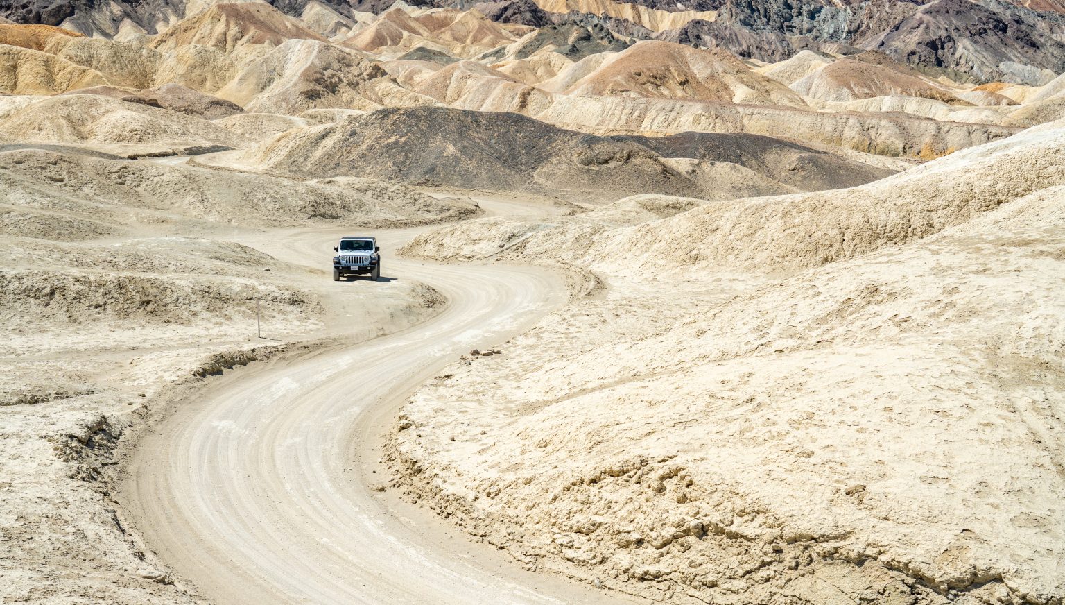 Mojave Desert Adventures: 4×4 and Hiking in California’s Wilderness